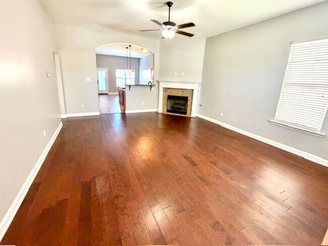Foto del edificio - Stonebriar-Brand New Spacious 3 Bedroom 2.5 Bath Home