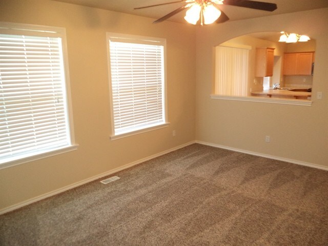 Foto del edificio - 879 S New Summer Ave