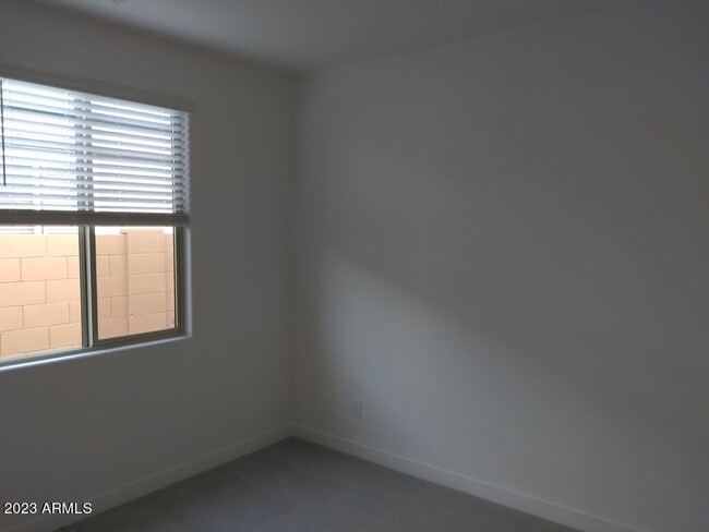 Foto del edificio - 17937 W Golden Ln