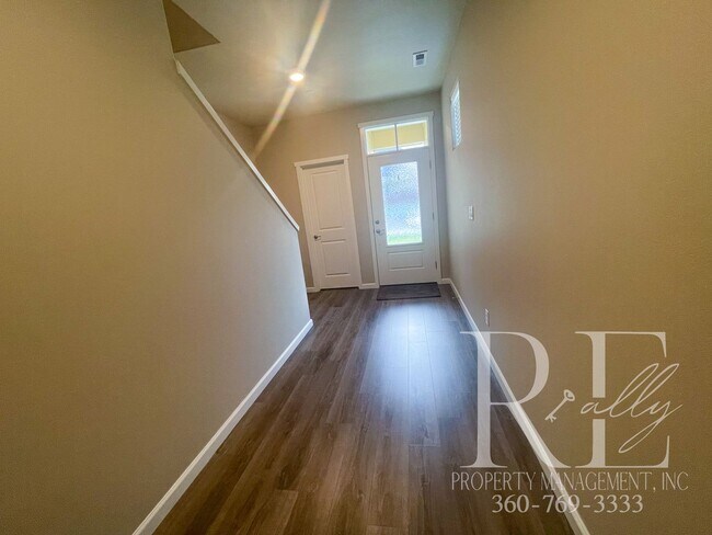 Foto del edificio - Spacious 4 Bedroom In Prime Location!