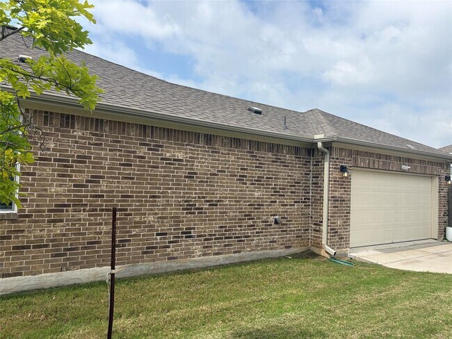 Foto del edificio - 9200 Margaret Jewel Ln