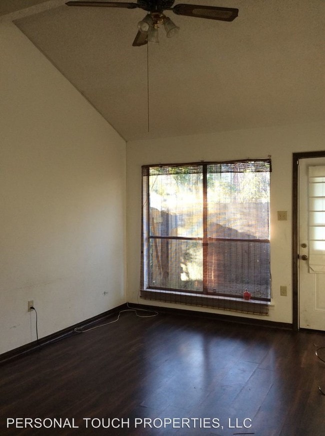 Building Photo - 8227 Bayou Fountain Ave