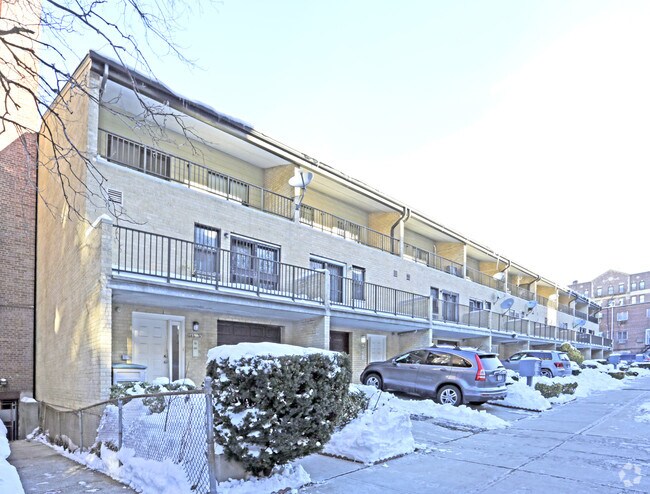 Primary Photo - 14337-14353 Barclay Ave
