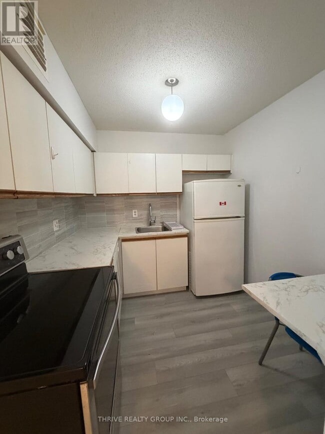 Building Photo - 9 Jacksway Crescent