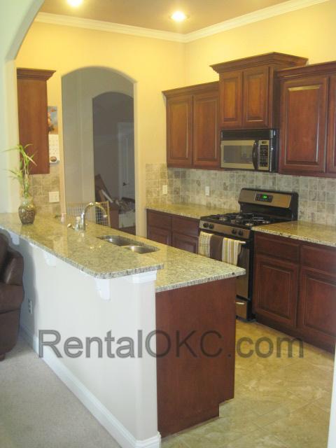 Building Photo - Beautiful Moore Home with Office