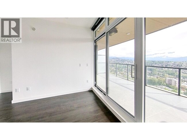 Photo du bâtiment - 4880 Lougheed Hwy.