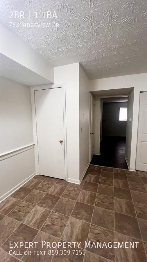 Building Photo - 763 Ridgeview Dr