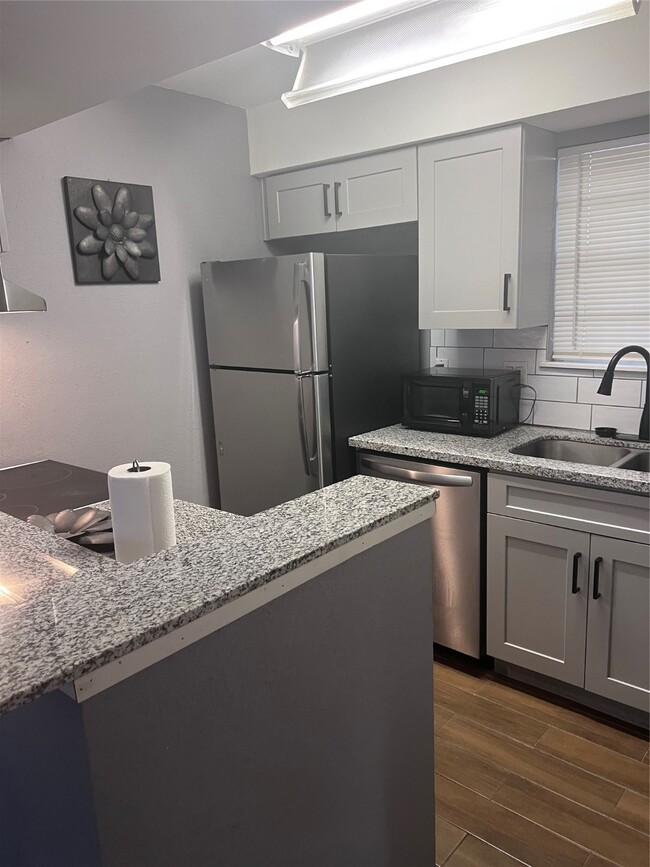 Building Photo - 10001 Westpark Dr