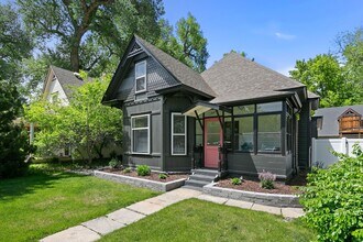 Building Photo - 424 W Oak St