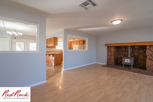 Building Photo - Bright & Spacious 3-Bed, 2-Bath Home in Wa...