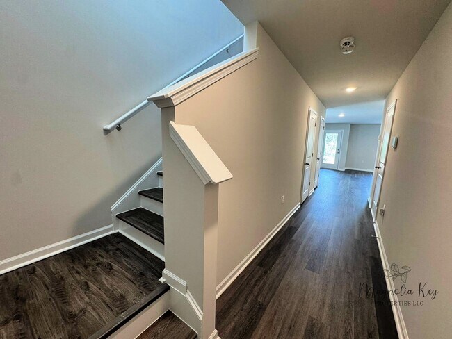 Foto del edificio - 555 Gemstone Blvd