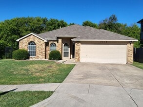 Building Photo - 3519 Daisy Ln