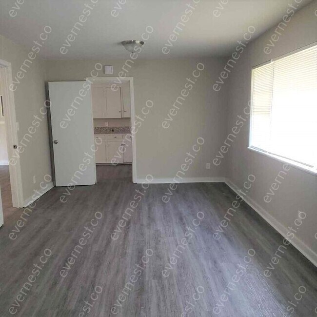Building Photo - 2527 Shepwood Dr
