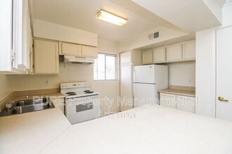 Building Photo - 810 E Colter St