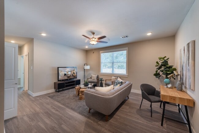 Building Photo - High-End Living, Perfectly Executed!