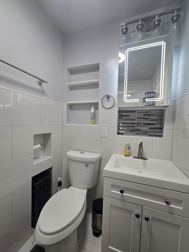 Foto del edificio - 658 E 86th St