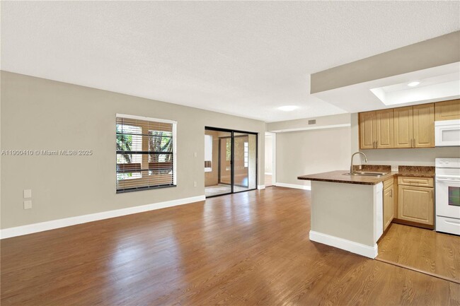 Building Photo - 9255 SW 125th Ave