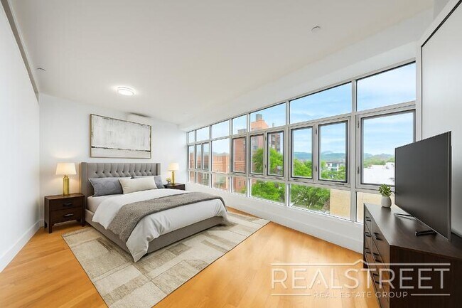 Building Photo - LUXURY 3 BR 2 Bath in Queens!