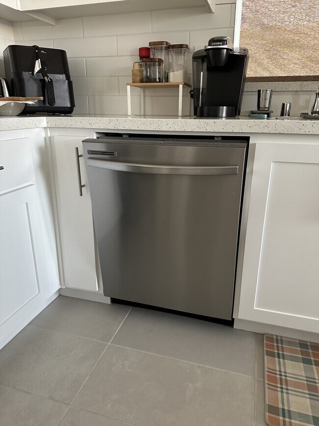 Foto del edificio - 2109 Blossom Ranch Rd