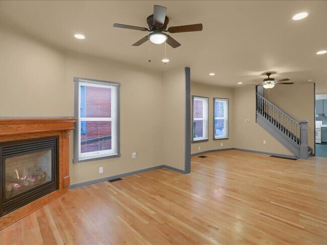 Foto del edificio - 844 Memorial Ave