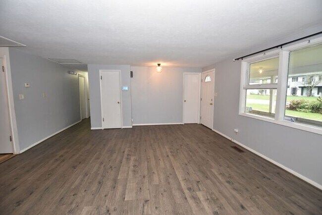 Building Photo - East side of South Bend 3 bedroom, 1.5 bat...