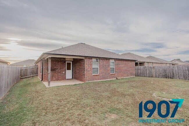 Building Photo - Modern & Spacious 3-Bedroom Home in Newcas...