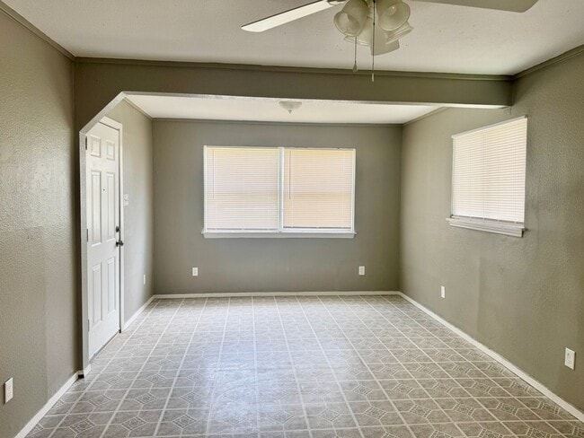 Building Photo - Cute 3/1 Home Available for Immediate Move...