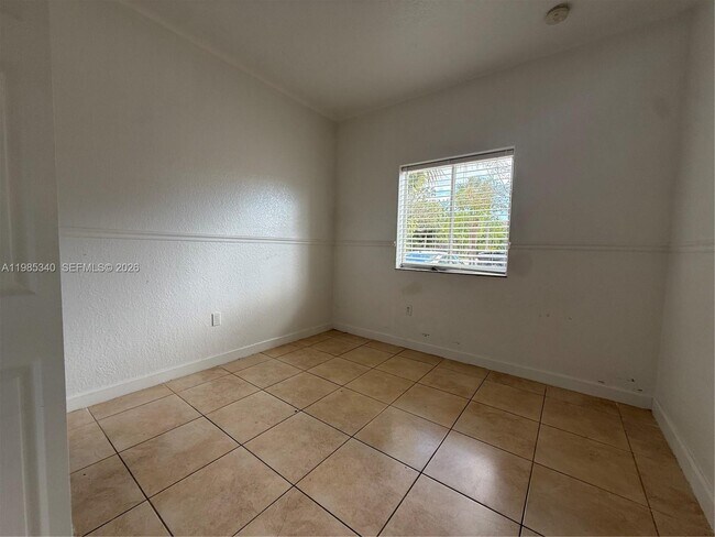 Foto del edificio - 13272 Old Biscayne Dr