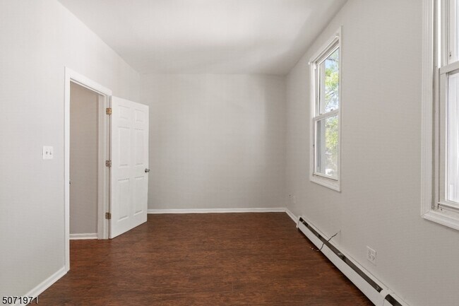 Building Photo - 169 Mt Prospect Ave