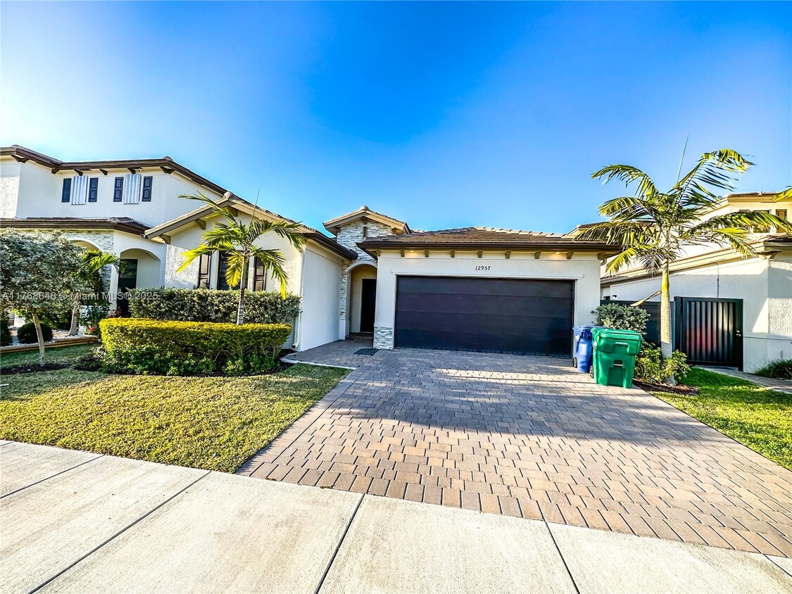 Foto principal - 12957 SW 229th St