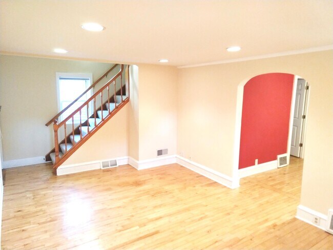 Building Photo - 5002 N Elkhart Ave
