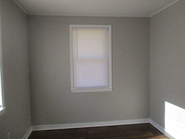 Foto del edificio - Charming two bedroom one bath duplex that is centrally located! Just minutes from area bases, sho...