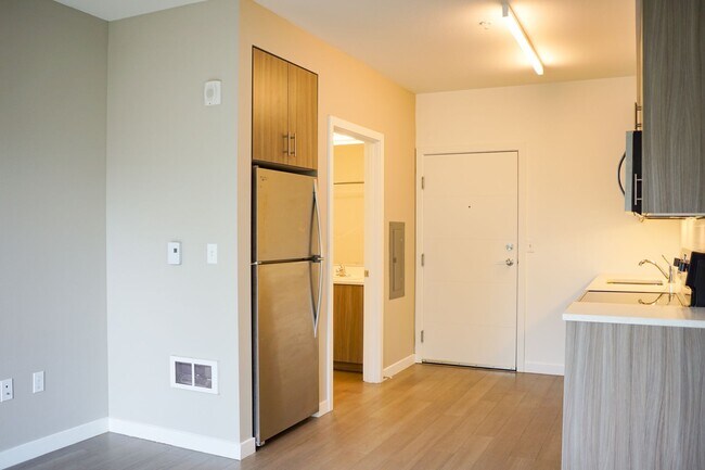 Building Photo - Fabulous Sellwood 1-Bedroom with Condo-Gra...