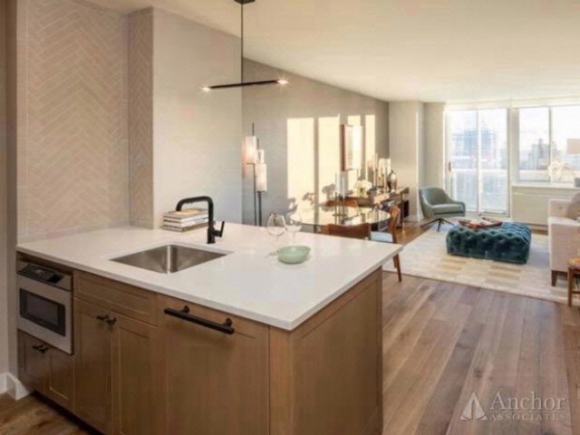 Foto principal - 560 W 43rd St