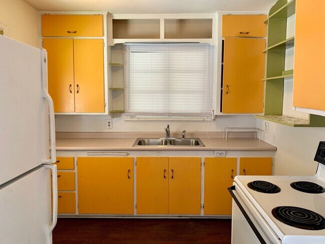 Foto del edificio - 1607 S. FAIRWAY AVE. - 1 SMALL PET NEGOTIA...