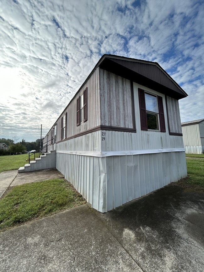 Building Photo - 217 Tyler St