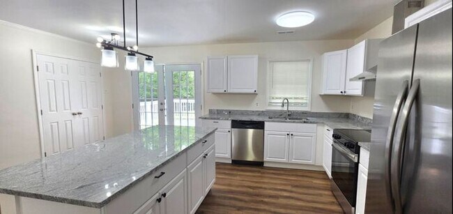 Foto del edificio - Renovated 4BD/1.5BA Ranch in Windsor Park!