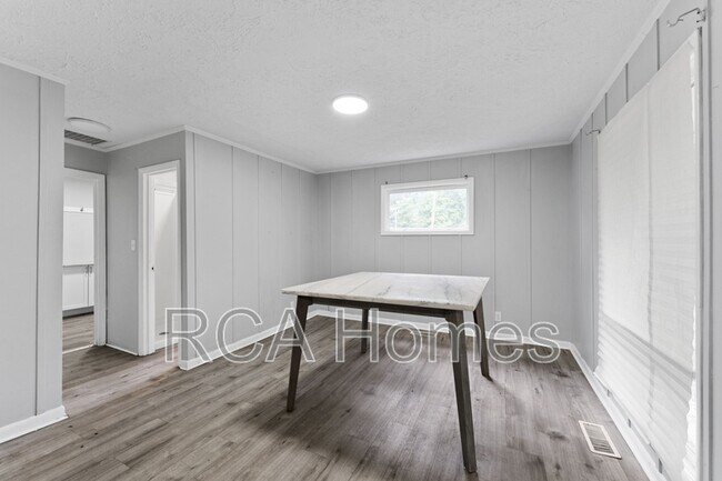 Foto del edificio - 2292 W 67th St
