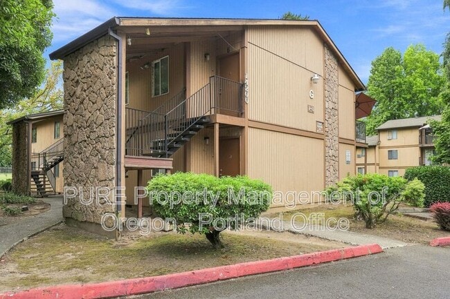 Foto del edificio - 14200 NE Sandy Blvd