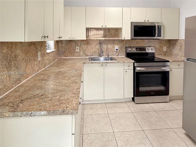 Building Photo - 111 SW 67th Ct