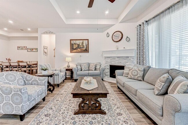 Foto del edificio - 4221 Davis Oak Dr