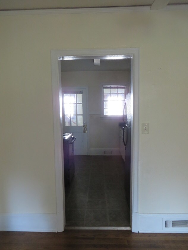 Primary Photo - 300 Forrest Ave