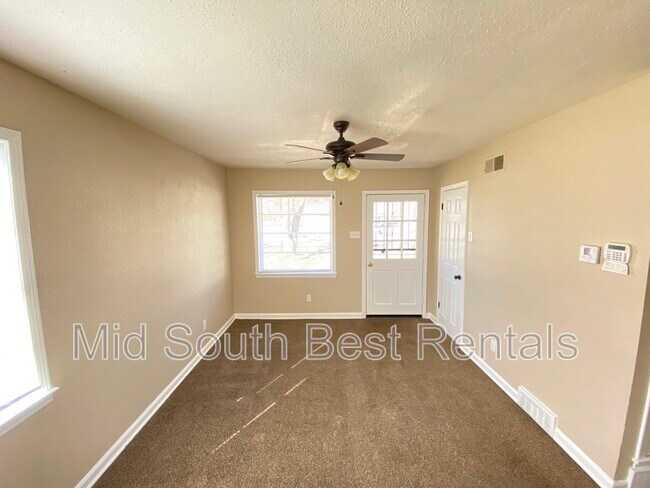 Building Photo - 597 Leavert Ave