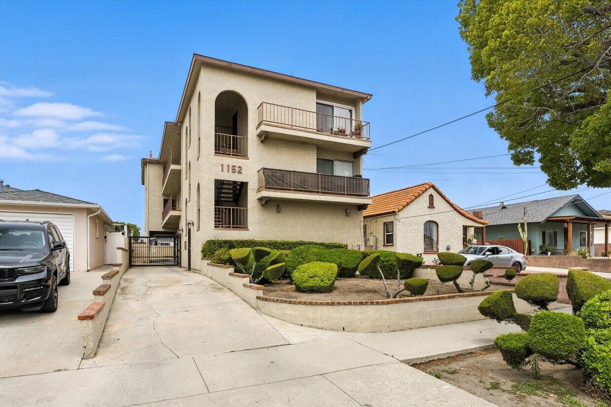 Foto principal - 1152 W 24th St