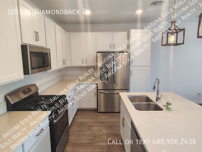 Foto del edificio - 1055 W. Diamondback Dr.