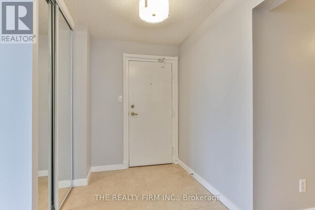 Photo du bâtiment - 570 Proudfoot Ln