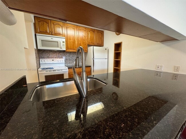 Foto del edificio - 10700 SW 108th Ave