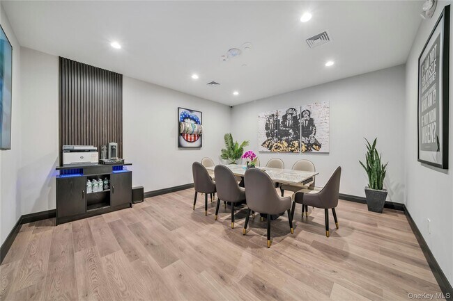 Foto del edificio - 101 Searing Ave