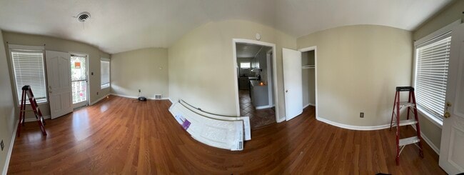Living room had a coat closet and access to kitchen - 511 Harris Estate Dr