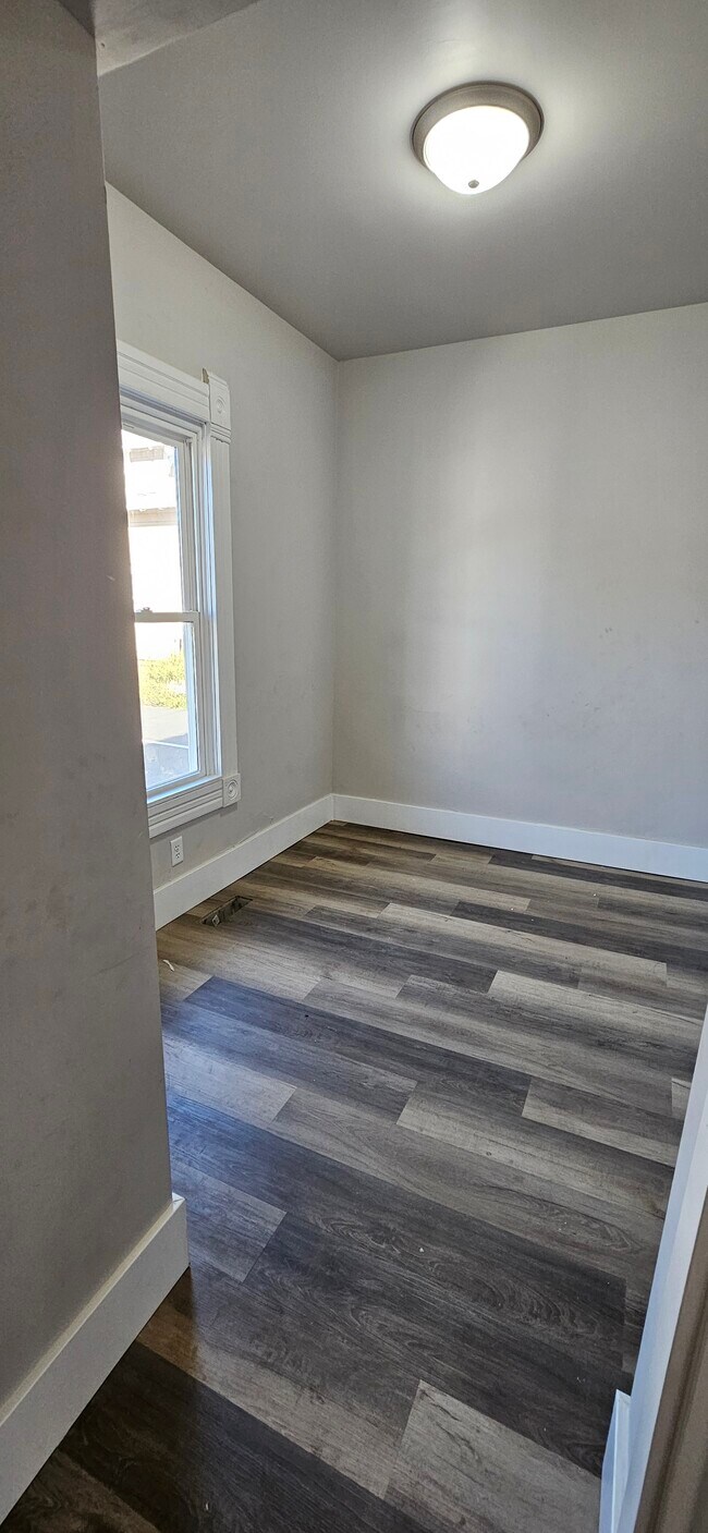 Cama 2 - 1045 11th St